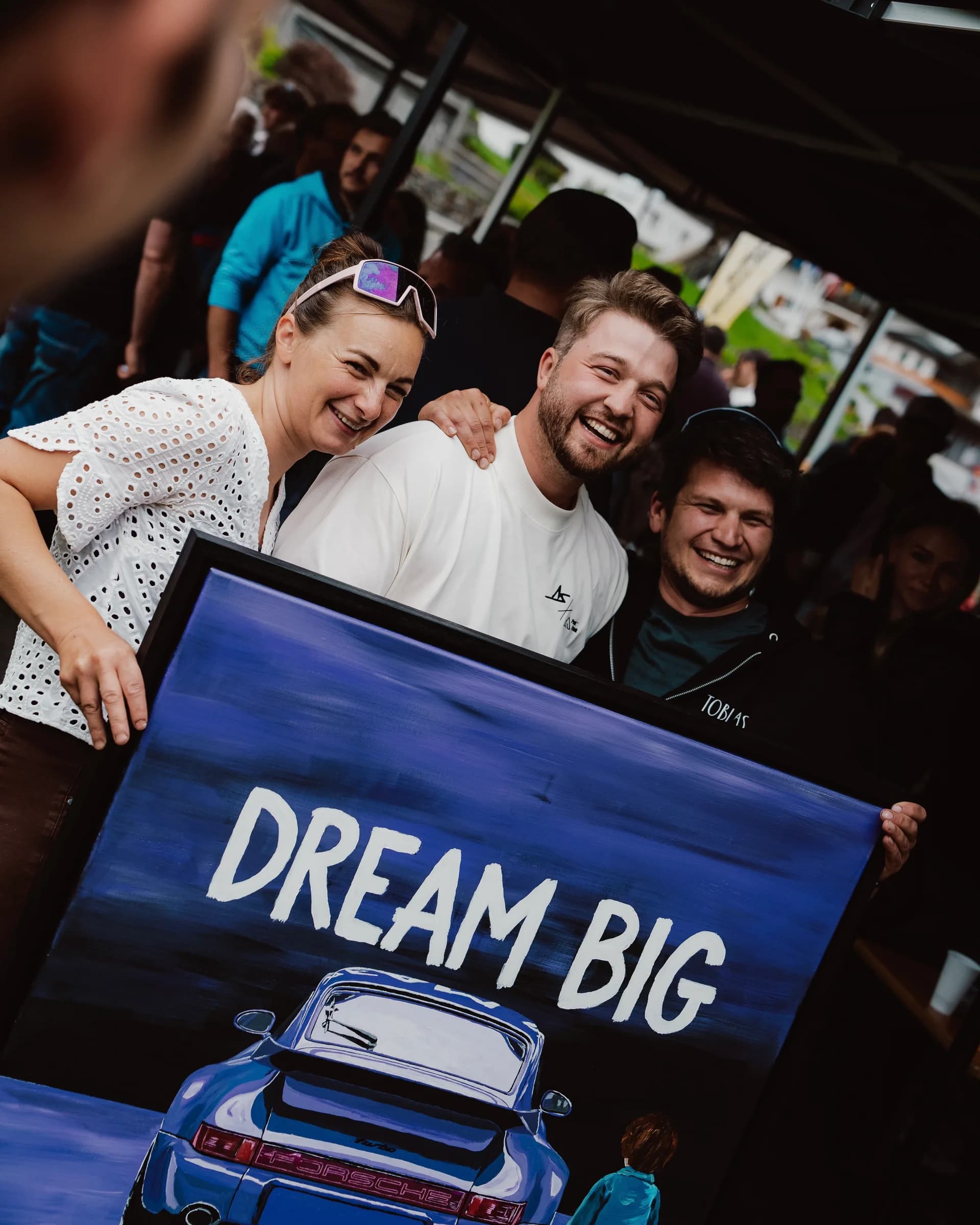Handover of the blue "Dream Big" painting at the AS Artstudio opening